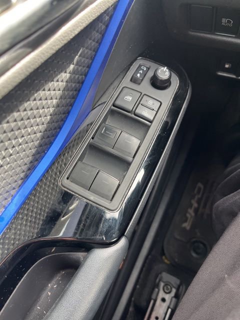 Used 2020 Toyota C-HR XLE image 11