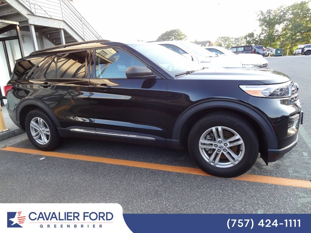 Certified 2024 Ford Explorer XLT RWD image 3
