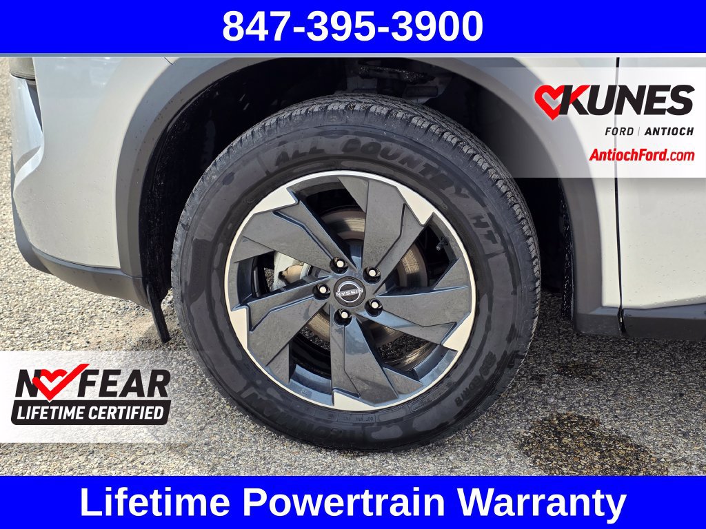 Used 2025 Nissan Rogue SV AWD/4WD image 16