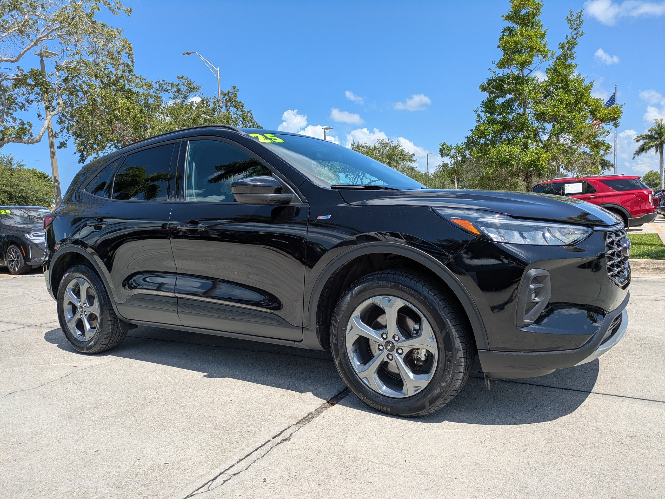 Certified 2025 Ford Escape ST-Line Select AWD/4WD image 2