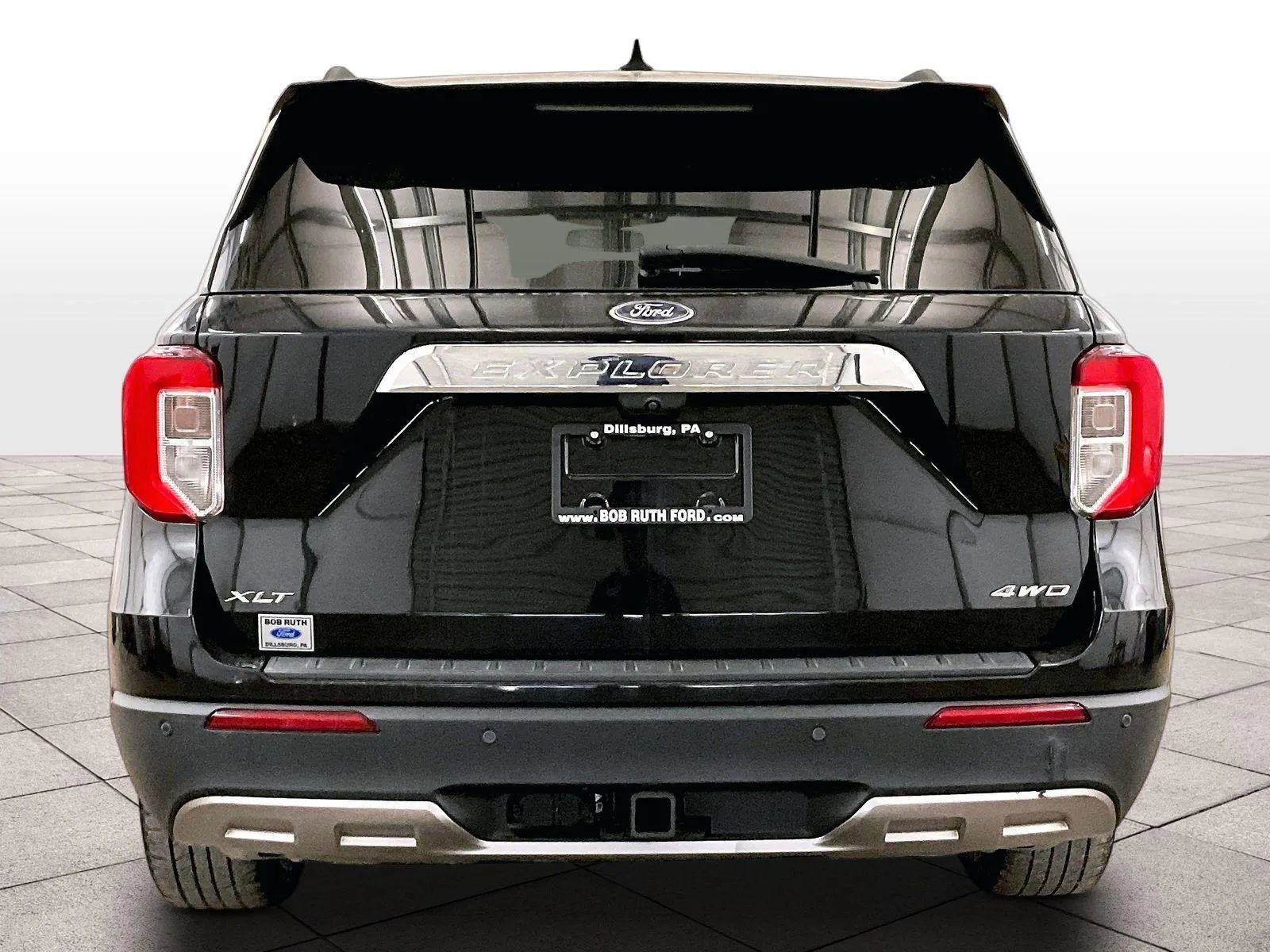 Certified 2022 Ford Explorer XLT w/ Equipment Group 202A AWD/4WD image 4