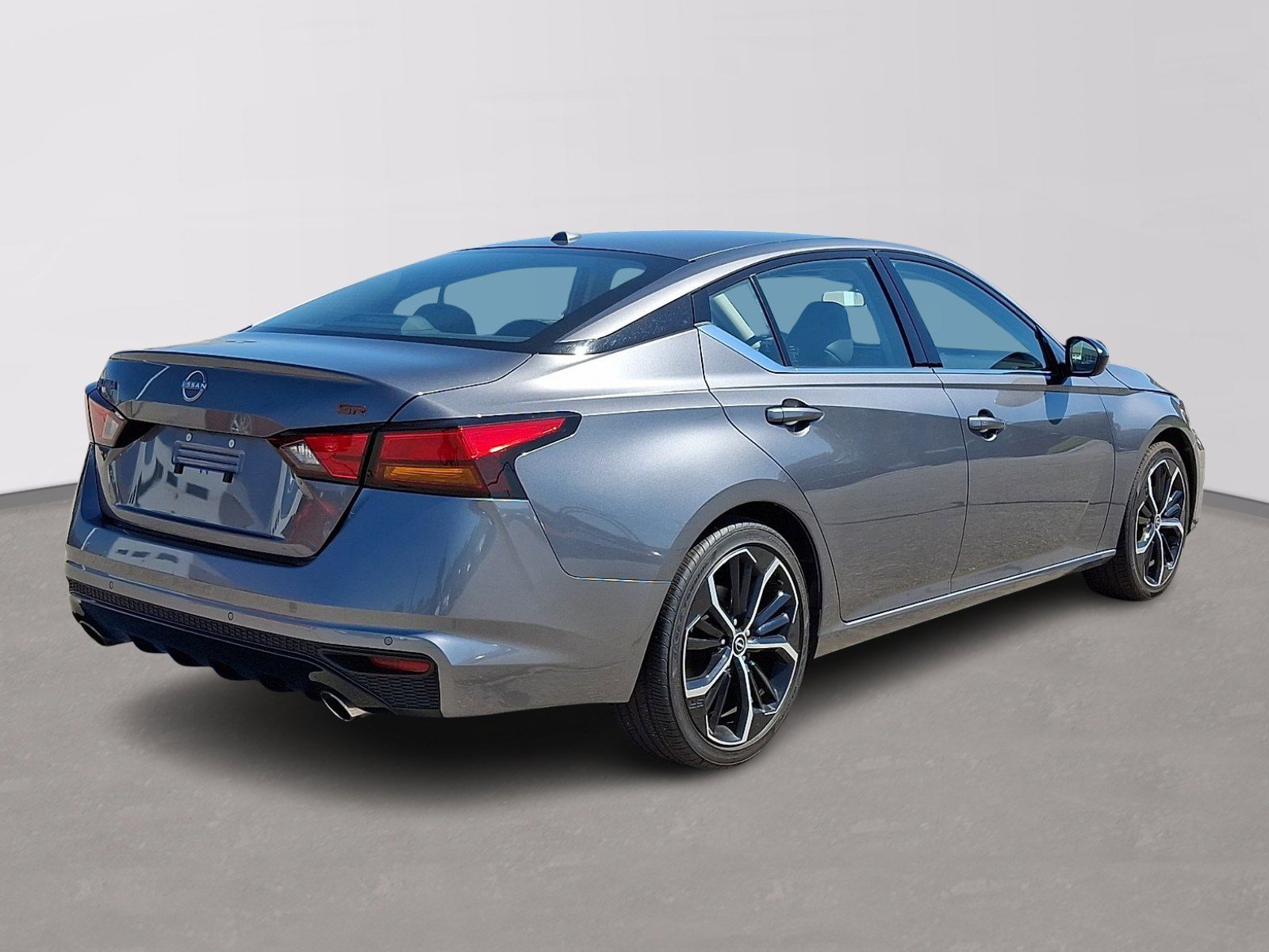 Used 2024 Nissan Altima 2.5 SR FWD image 6