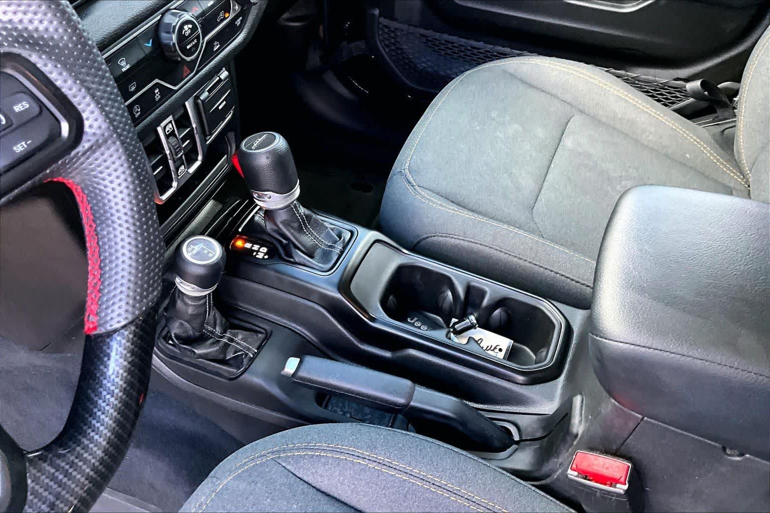 Used 2024 Jeep Gladiator Sport AWD/4WD image 18