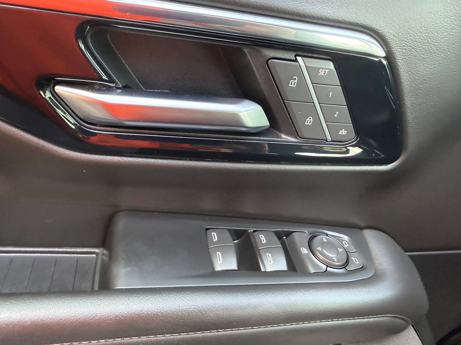 Used 2025 Chevrolet Tahoe LT image 14