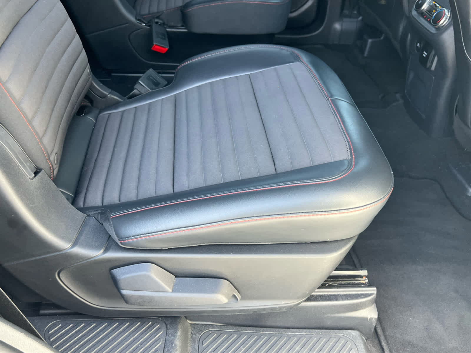 Certified 2025 Ford Explorer ST-Line w/ Premium Package AWD/4WD image 22