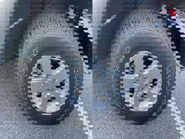 Used 2018 Jeep Wrangler Sport image 3