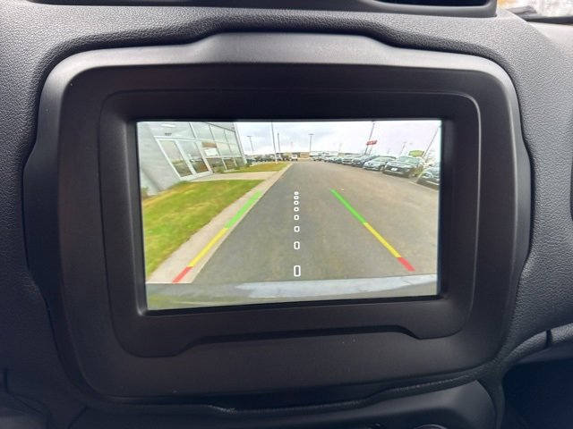 Used 2020 Jeep Renegade Latitude w/ Cold Weather Group image 26