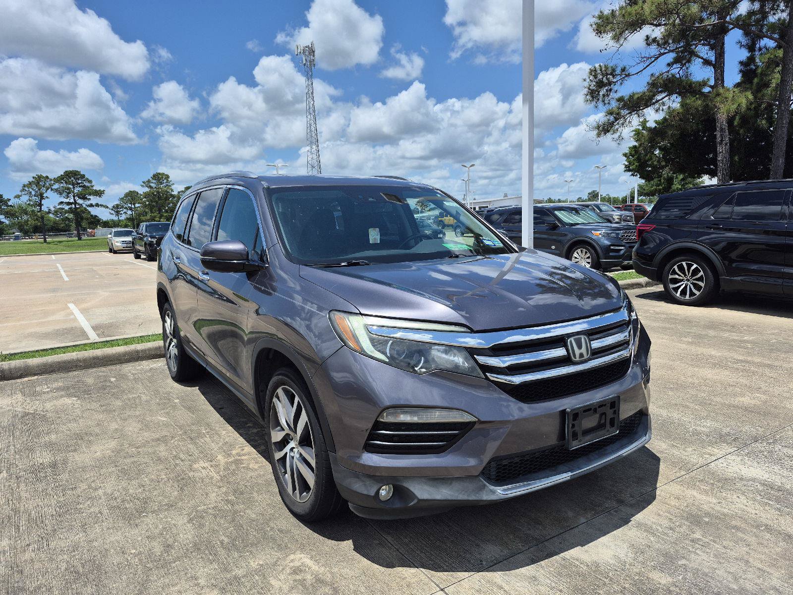Used 2017 Honda Pilot Elite image 2