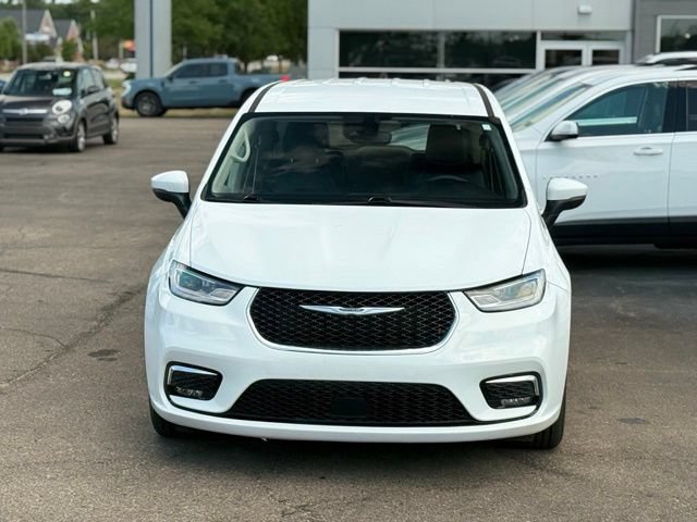 Used 2023 Chrysler Pacifica Touring-L FWD image 30