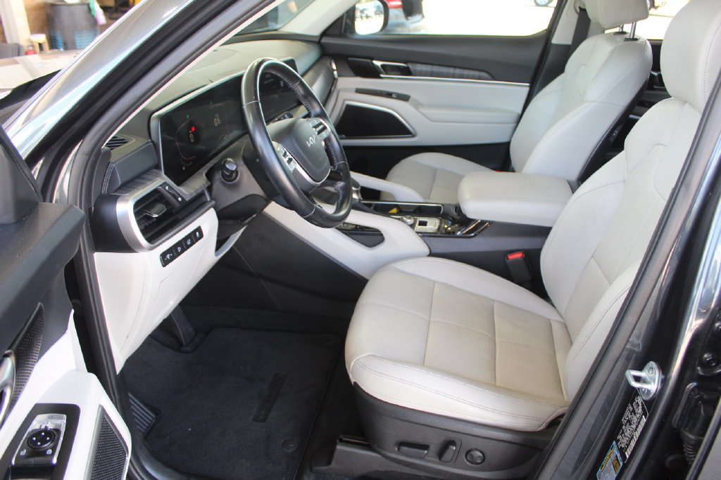 Used 2023 Kia Telluride EX w/ EX Captain's Chair Package FWD image 27