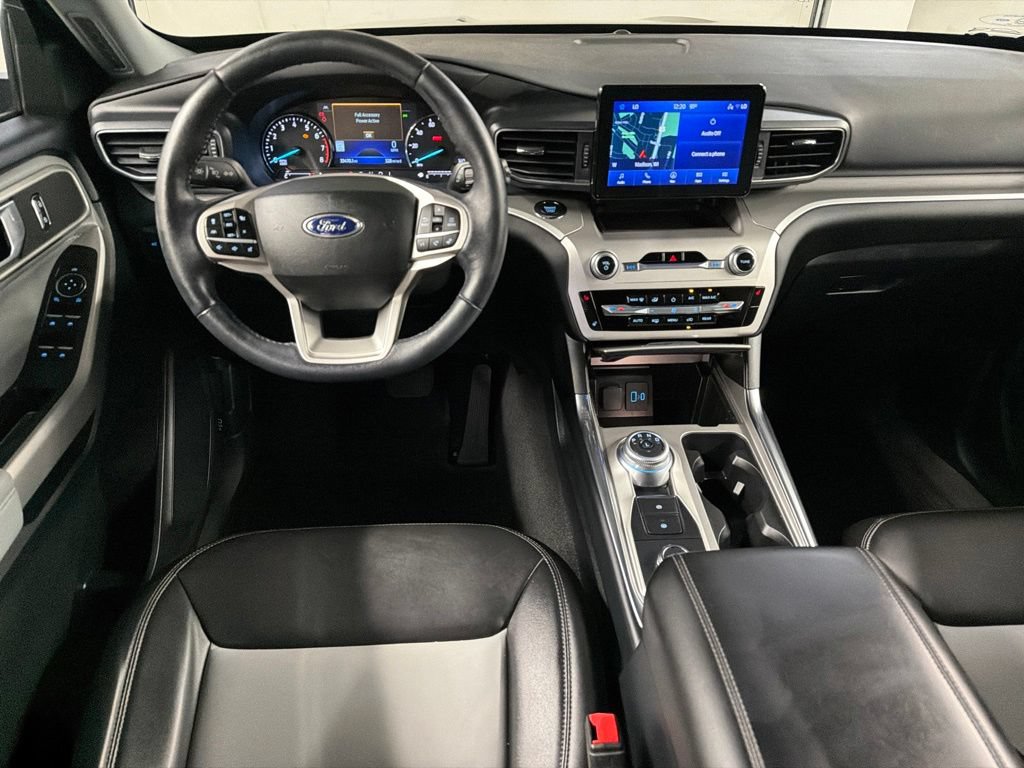 Certified 2022 Ford Explorer XLT w/ Equipment Group 202A AWD/4WD image 8
