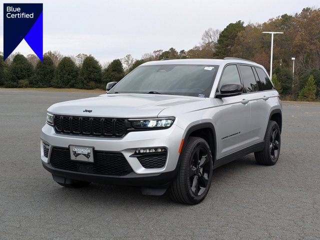 Used 2025 Jeep Grand Cherokee Limited w/ Black Appearance Package image 1