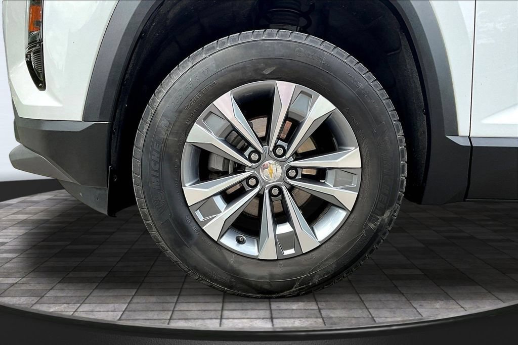 Used 2025 Chevrolet Equinox LT AWD/4WD image 33