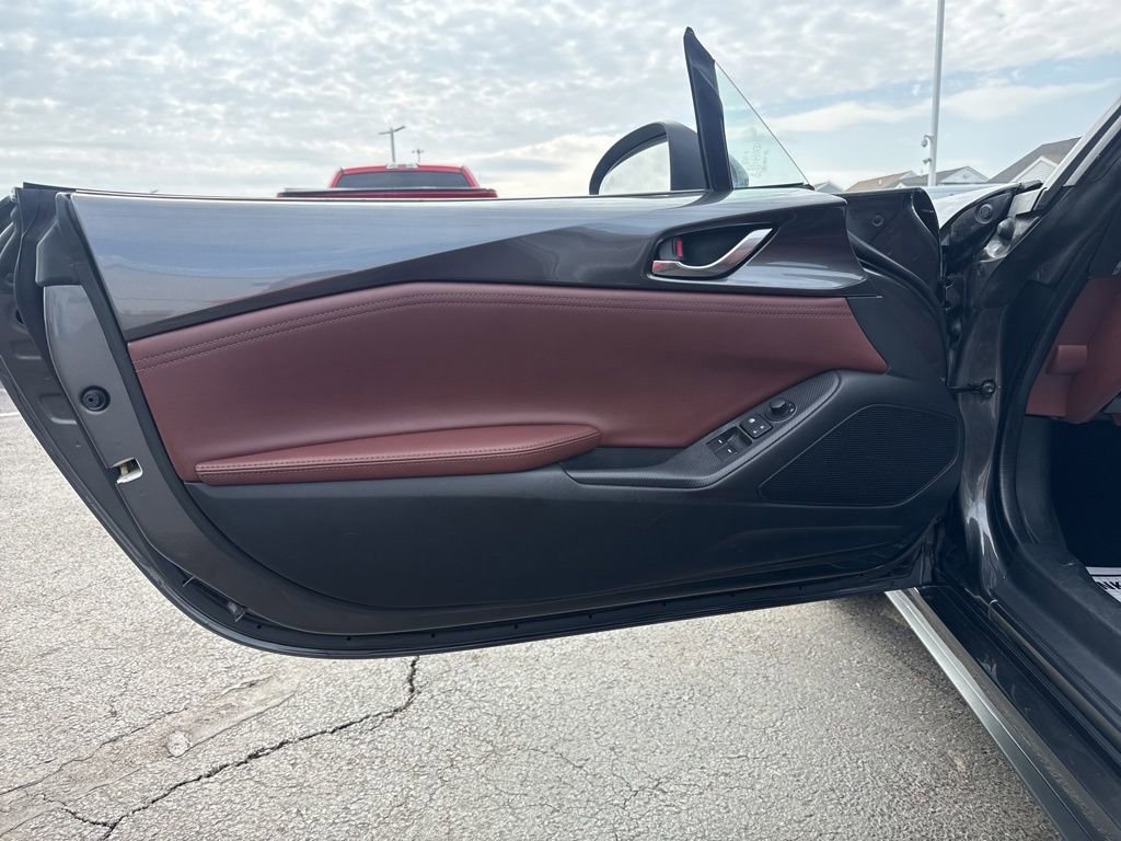 Used 2019 MAZDA MX-5 Miata RF Grand Touring image 11
