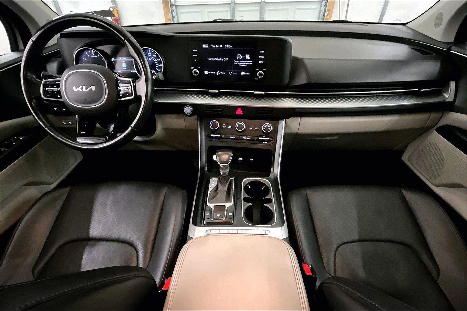 Used 2022 Kia Carnival LX image 14