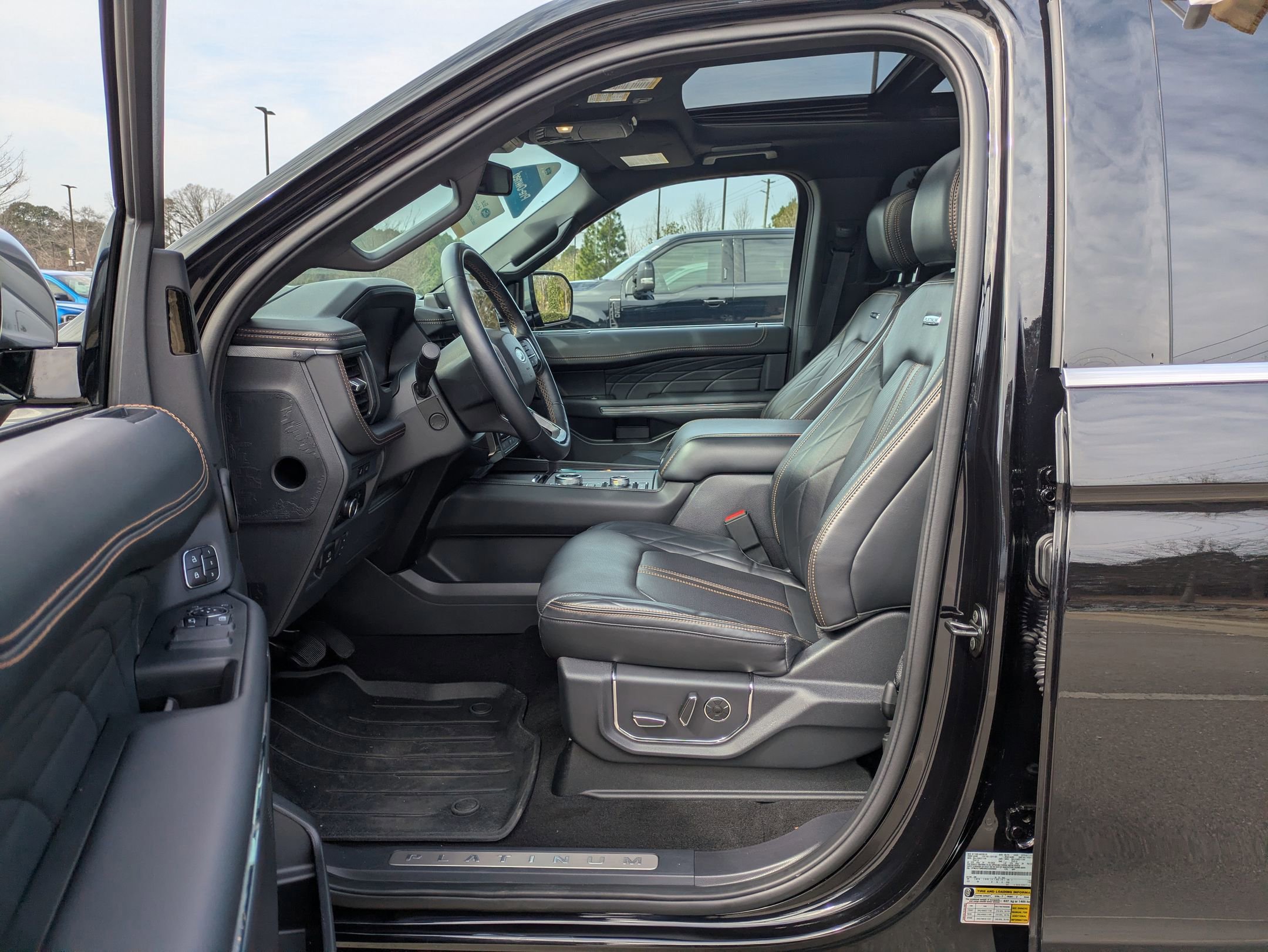 Certified 2024 Ford Expedition Platinum image 12