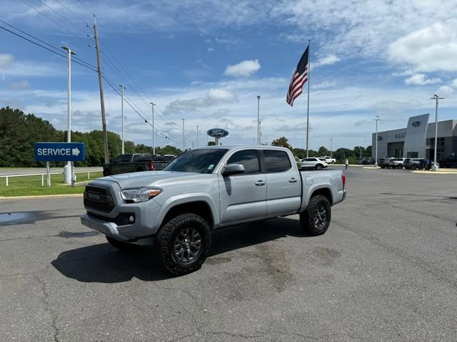 Used 2021 Toyota Tacoma SR5 RWD image 3