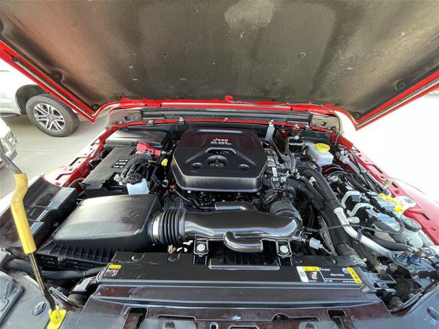 Used 2023 Jeep Wrangler Unlimited Sahara AWD/4WD image 32