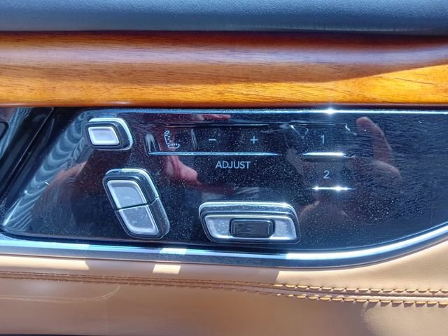 Used 2022 Jeep Grand Wagoneer Series III w/ Rear Seat Video Group 1 AWD/4WD image 12