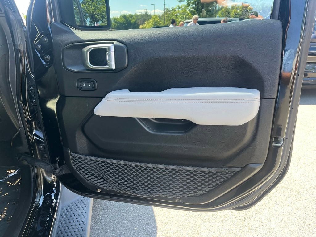 Used 2023 Jeep Wrangler Unlimited Sahara AWD/4WD image 23