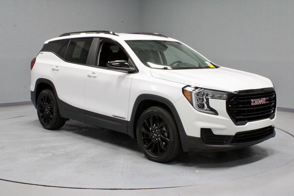 Used 2024 GMC Terrain SLE w/ Driver Convenience Package FWD image 1