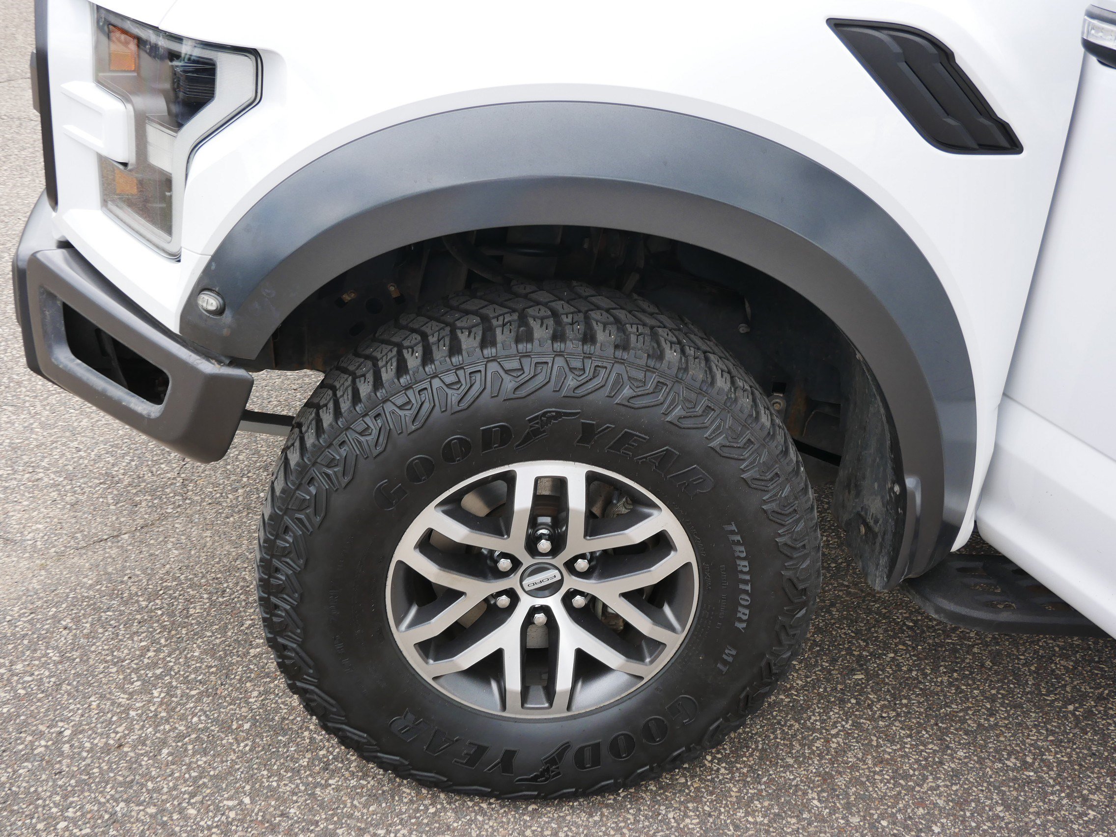 Certified 2017 Ford F150 Raptor w/ Equipment Group 802A Luxury AWD/4WD image 15