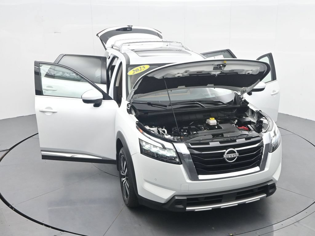 Used 2025 Nissan Pathfinder Platinum FWD image 49