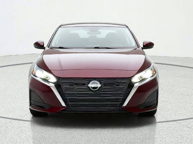 Used 2025 Nissan Altima 2.5 SV FWD image 2