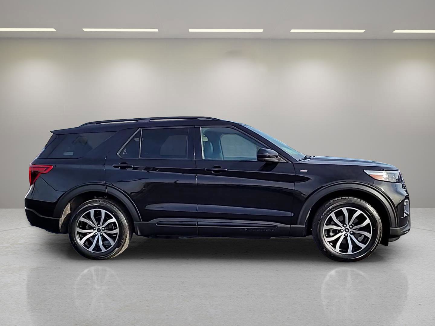 Certified 2023 Ford Explorer ST-Line w/ Class IV Trailer Tow Package image 6