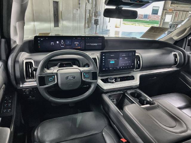 Certified 2025 Ford Expedition Active AWD/4WD image 19