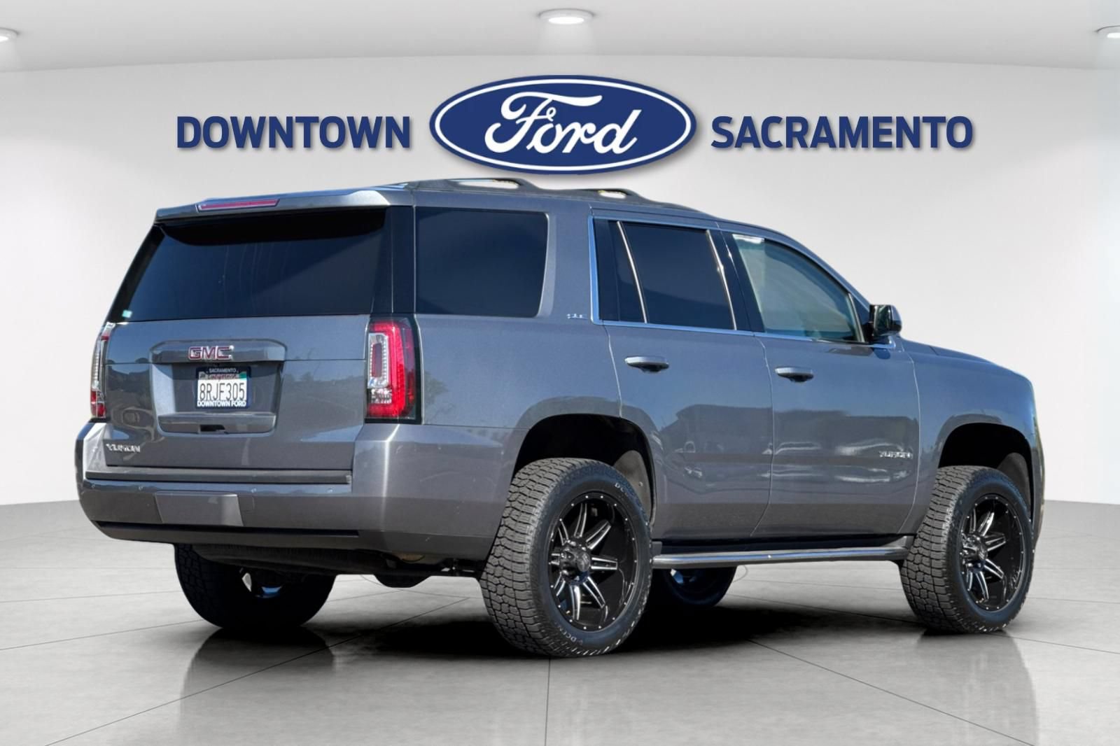 Used 2020 GMC Yukon SLE w/ SLE Value Package AWD/4WD image 3