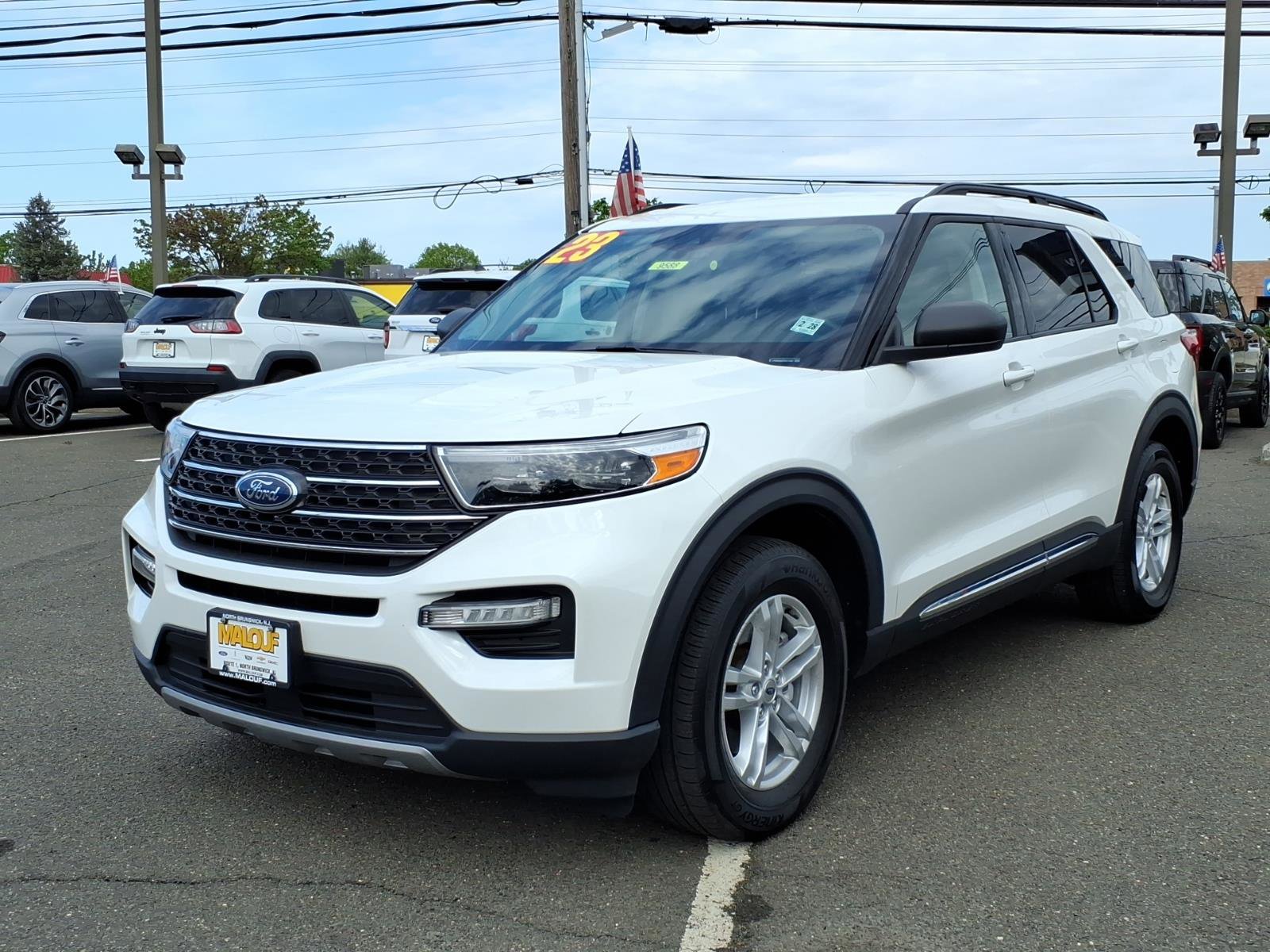 Certified 2023 Ford Explorer XLT w/ Equipment Group 202A AWD/4WD image 3