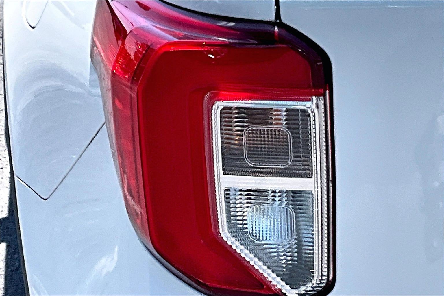 Certified 2022 Ford Explorer XLT w/ Equipment Group 202A AWD/4WD image 31