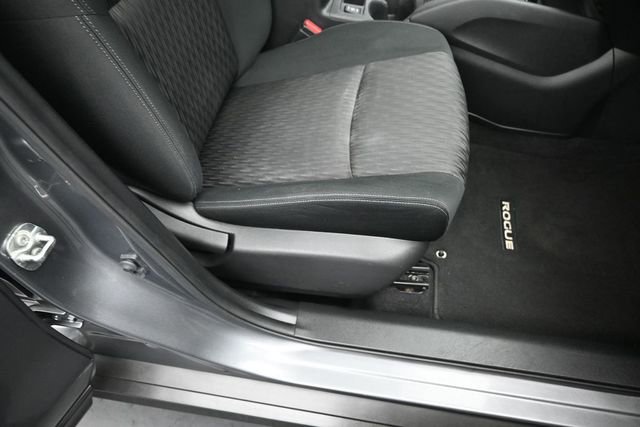 Used 2020 Nissan Rogue SV FWD image 29