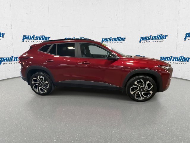 Used 2025 Chevrolet Trax RS FWD image 13