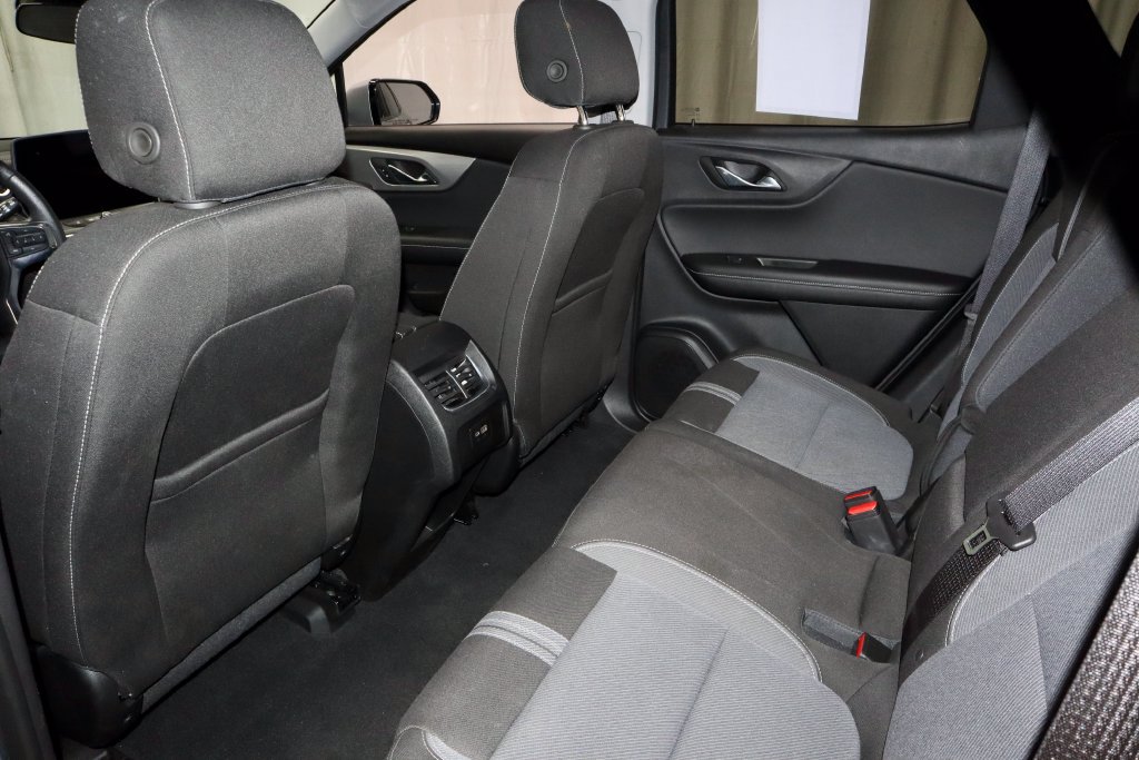 Used 2025 Chevrolet Blazer LT FWD image 21