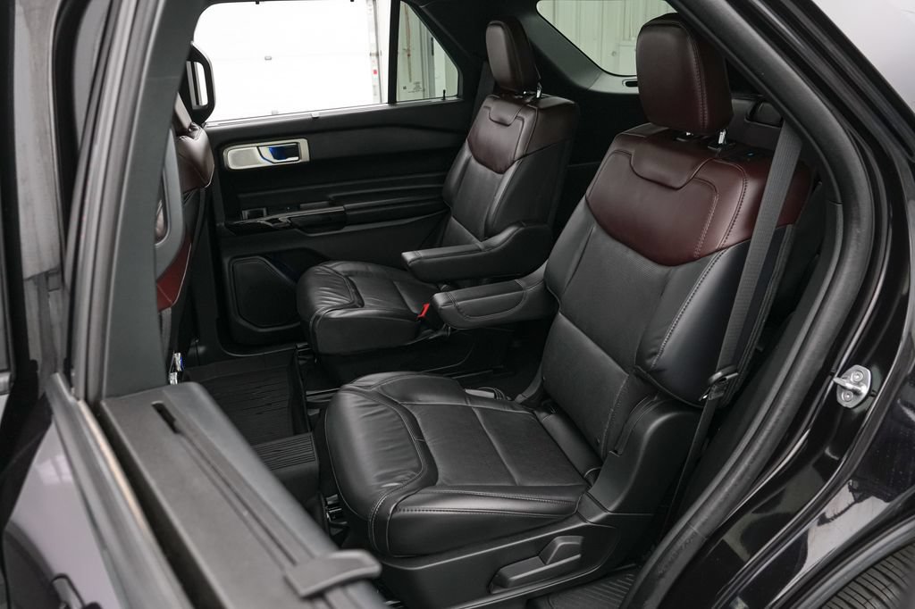 Certified 2024 Ford Explorer Platinum w/ Technology Package AWD/4WD image 19