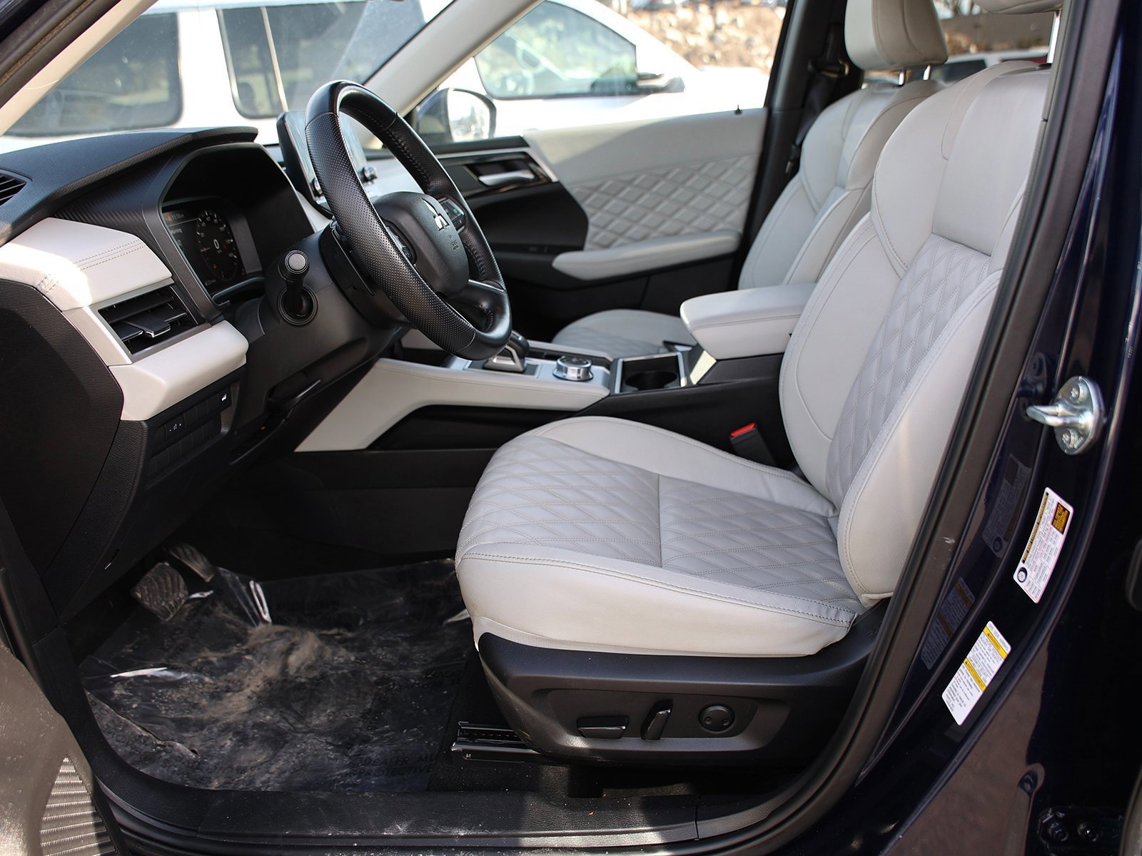 Used 2024 Mitsubishi Outlander SEL image 17