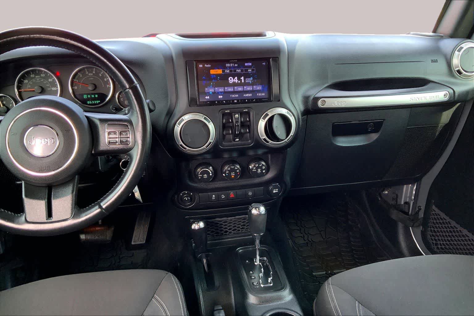 Used 2018 Jeep Wrangler Unlimited Rubicon w/ Connectivity Group AWD/4WD image 7