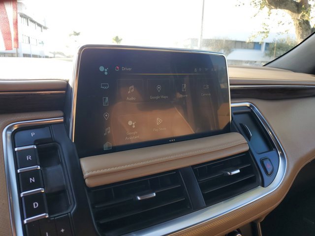 Used 2023 Chevrolet Suburban Premier image 16