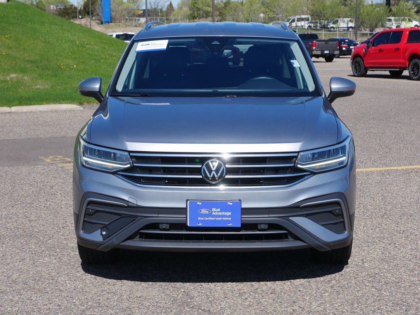 Used 2024 Volkswagen Tiguan SE AWD/4WD image 9