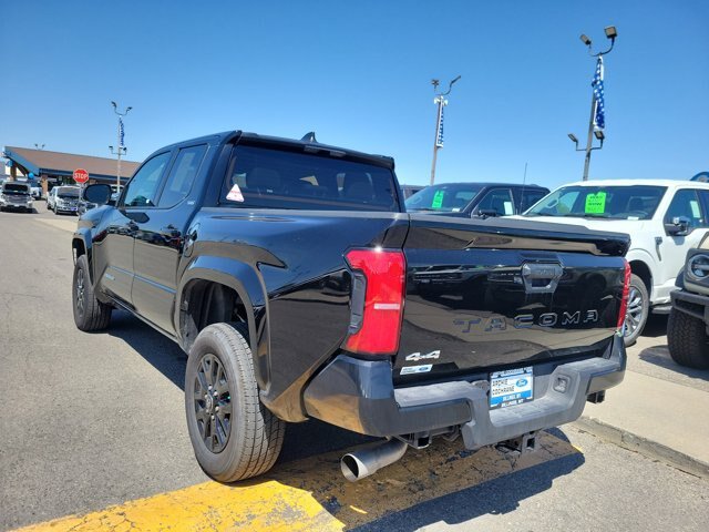 Used 2025 Toyota Tacoma SR5 AWD/4WD image 3