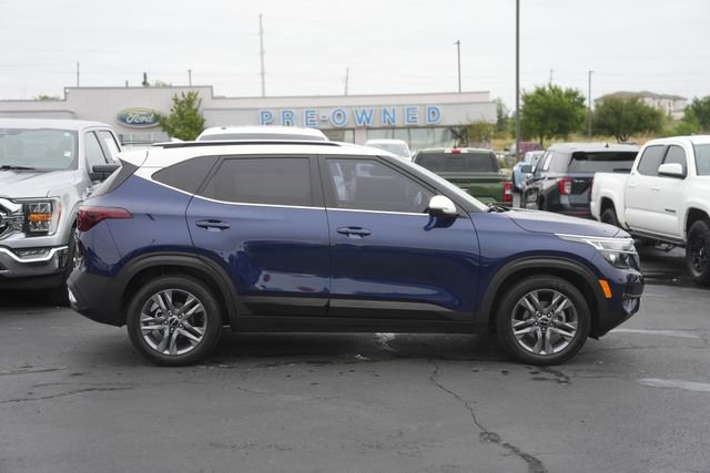 Used 2023 Kia Seltos S w/ Navigation Package image 3