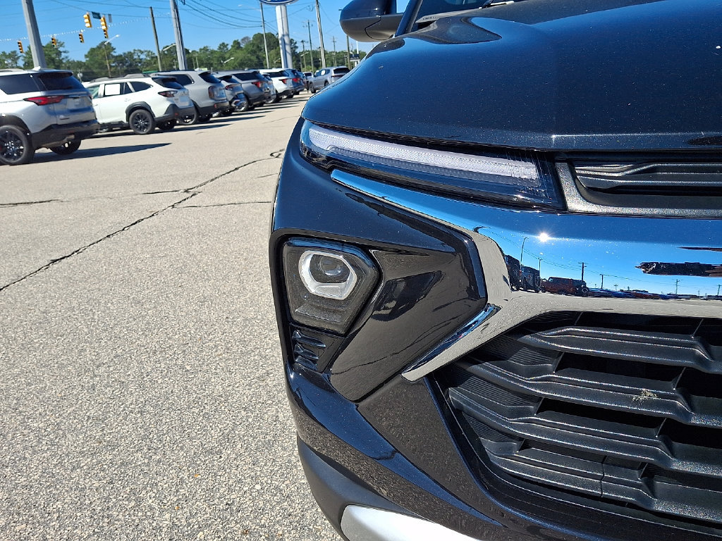 Used 2025 Chevrolet TrailBlazer LT AWD/4WD image 8