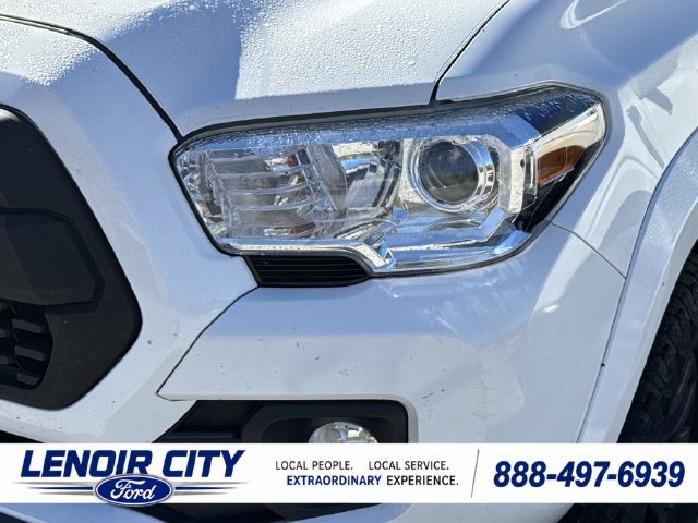 Used 2021 Toyota Tacoma SR5 AWD/4WD image 8