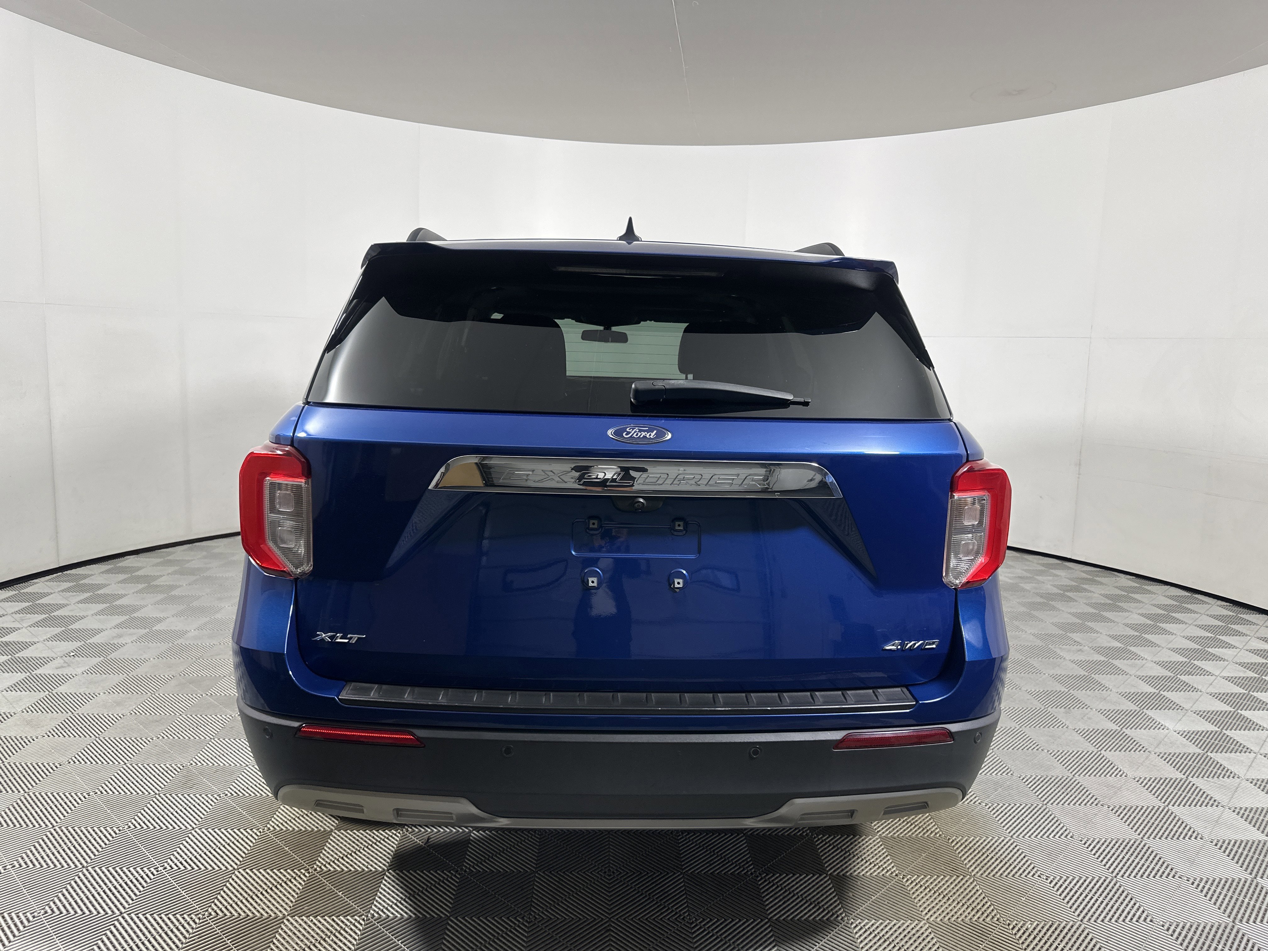 Certified 2021 Ford Explorer XLT w/ Equipment Group 202A image 4