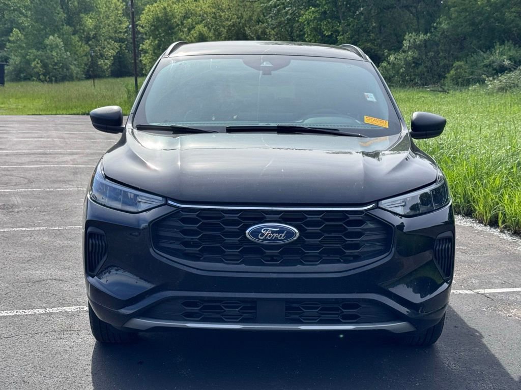 Certified 2023 Ford Escape ST-Line w/ Tech Pack #1 AWD/4WD image 2