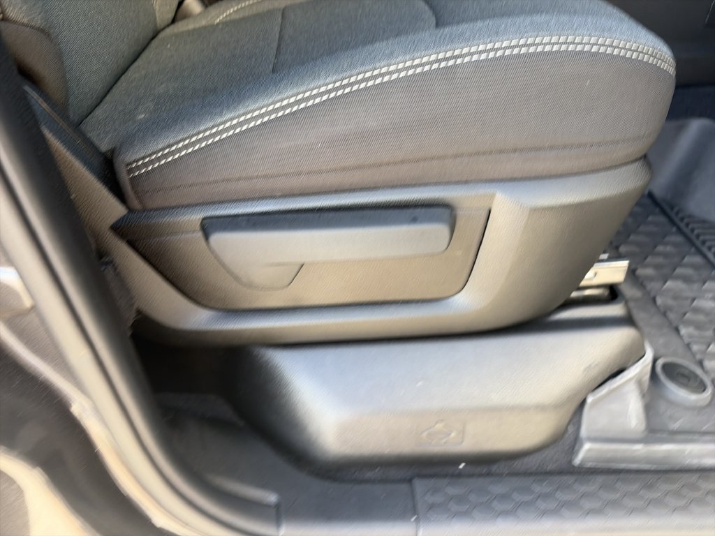 Used 2024 RAM 2500 Big Horn w/ Night Edition AWD/4WD image 33