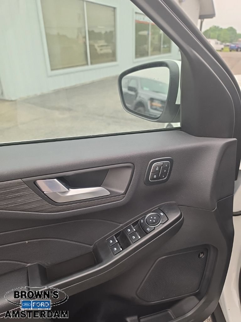Certified 2025 Ford Escape Platinum w/ Premium Technology Package AWD/4WD image 16