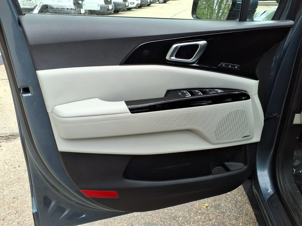 Used 2023 Kia Carnival SX Prestige FWD image 24